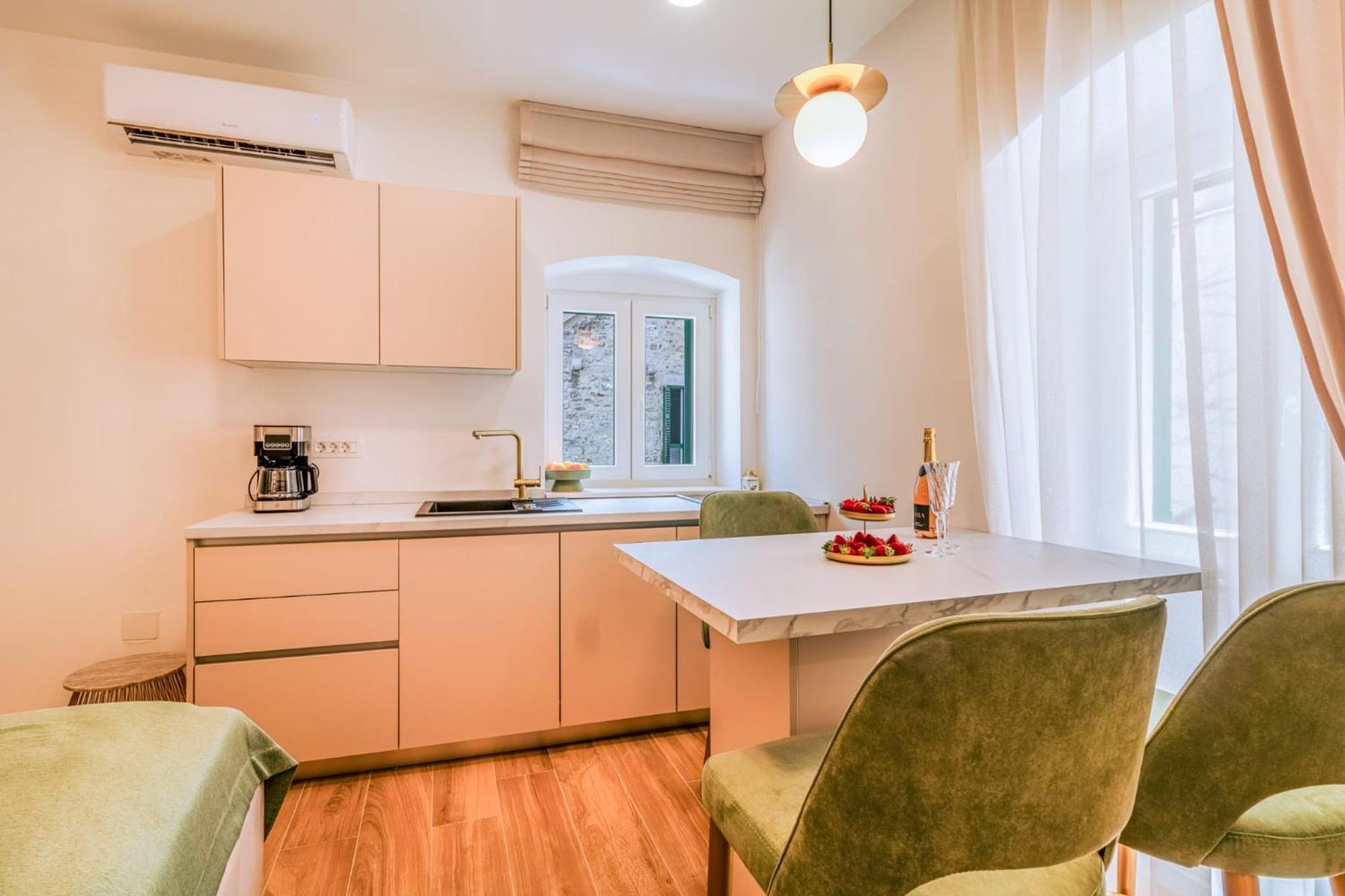 Luxury 2 Bedroom-2 Bathroom Apartment & Studio App With Rooftop Terrace Split Exterior foto