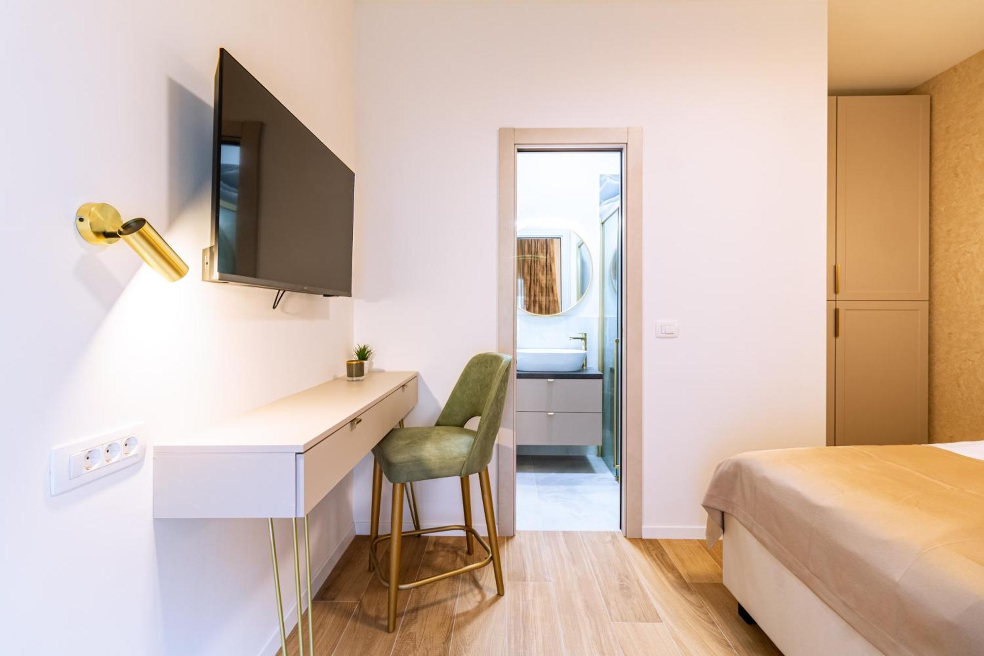 Luxury 2 Bedroom-2 Bathroom Apartment & Studio App With Rooftop Terrace Split Habitación foto
