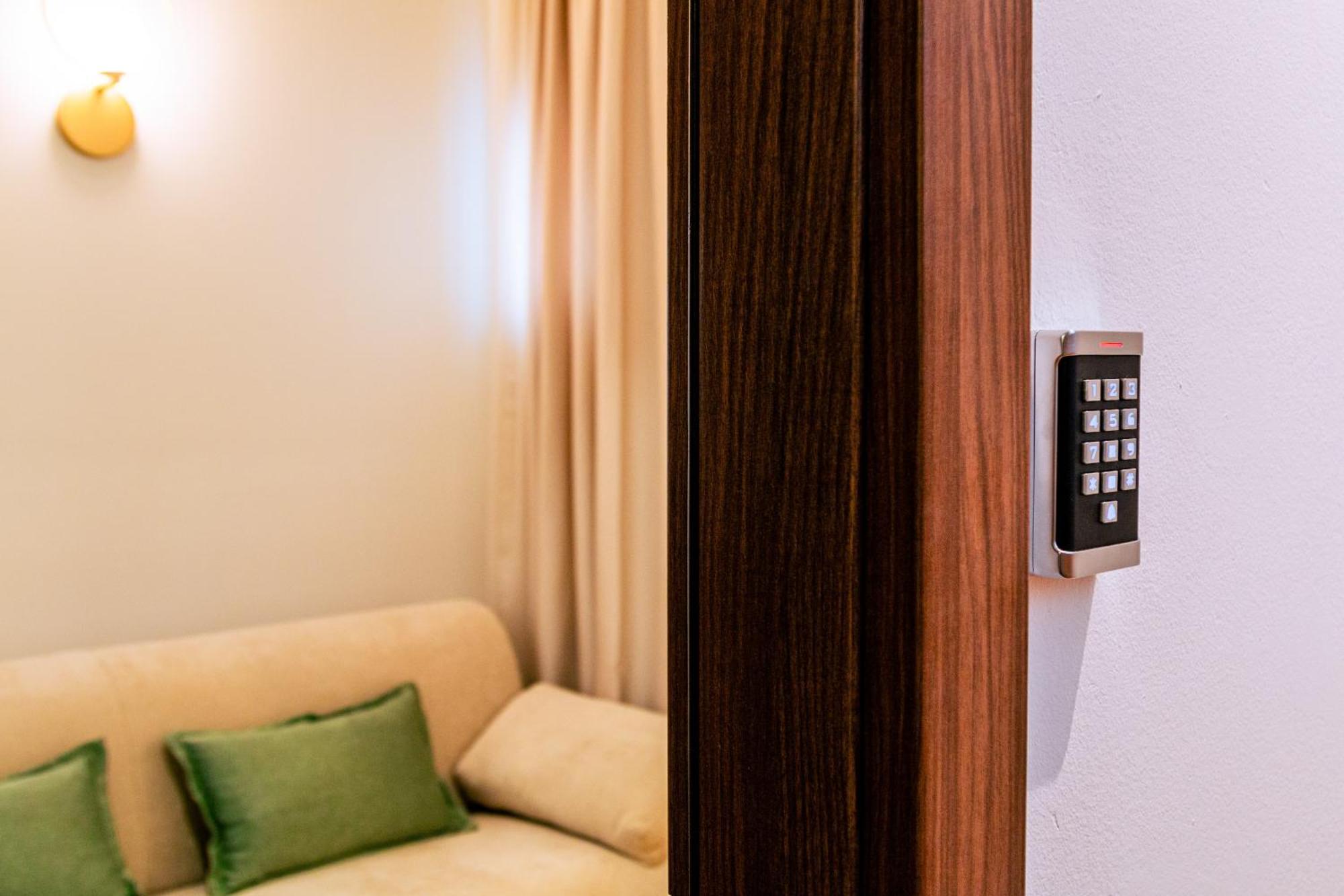 Luxury 2 Bedroom-2 Bathroom Apartment & Studio App With Rooftop Terrace Split Habitación foto